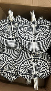 Ventilateurs de feuilles de palmier colorés faits à la main pour le refroidissement d'été et l'utilisation décorative écologique et réutilisable - Product Image 6