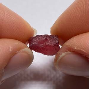 Pierre précieuse naturelle grenat rouge œil de chat en forme de cœur 8 mm, pierre minérale polie de haute qualité - Product Image 3