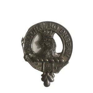 Este es un emblema del clan Mac Gregor, típicamente hecho de estaño. - Product Image 1