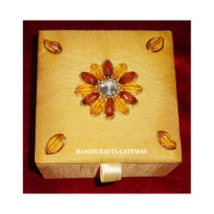 Nuevo diseño increíble con la mejor calidad de trabajo hecho a mano Zari bordado cuadrado forma joyero para fines decorativos y dotados - Product Image 1