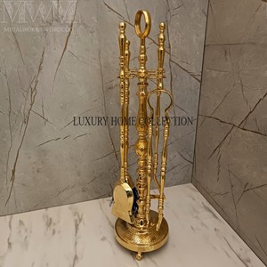 Kit d'outils pour foyer d'extérieur en acier inoxydable de haute qualité avec construction durable et poignées résistantes à la chaleur - Product Image 1