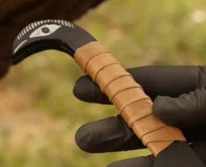 มีดไวกิ้งเหล็กกล้าคาร์บอนทำด้วยมือพร้อมมือจับปลอมที่จับหนังรูปตาและปลอกหนัง - Product Image 2