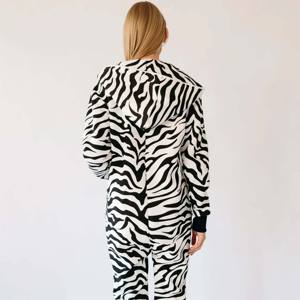 Pijama de una pieza estampado para mujer-Tela de alta calidad y diseños divertidos-Ideal para relajarse y usar todos los días - Product Image 2