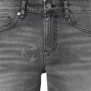 Short en jean pour homme avec design vieilli et ourlet roulé pour streetwear moderne Short en jean décontracté pour homme - Product Image 5