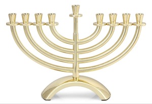 Bougeoir juif traditionnel Menorah en métal de qualité supérieure pour la décoration de la maison ou du bureau disponible à la vente - Product Image 2
