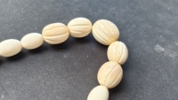 Colliers en perles d'os de buffle sculptées à la main en gros, bijoux ethniques tribaux bohèmes, accessoires de mode artisanaux pour déclaration de style