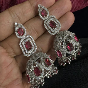 CONJUNTO DE PENDIENTES ESTILO CLÁSICO DE DIAMANTE AMERICANO PARA BODAS CONJUNTO DE PENDIENTES ESTILO CLÁSICO DE MODA PARA MUJER Y NIÑA - Product Image 1