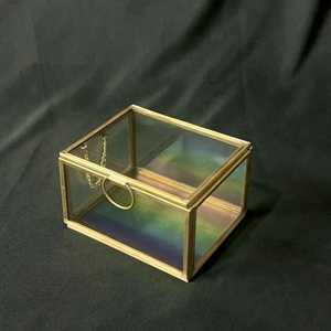 Boîte en verre moderne faite à la main sur le thème de l'arc-en-ciel, avec cadre en métal doré, rangement décoratif pour mariages, cadeaux, bijoux - Product Image 4