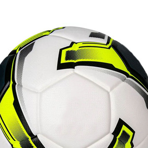 Ballon d'entraînement de football de meilleure qualité avec logo personnalisé fait à la main en cuir véritable nouveau style de football avec technique thermoscellée en vente - Product Image 6