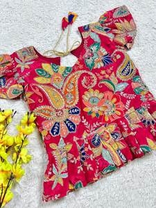 Elaborado a partir de Georgette de alta calidad con bordes brillantes y motivos florales traje festivo especial para niños Salwar con envío gratis - Product Image 3