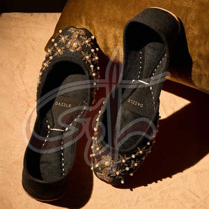 Chaussures Khussa pour femmes les plus vendues, faible MOQ, dessus en daim et velours antidérapant, semelle antidérapante, design tendance de haute qualité, en stock - Product Image 4