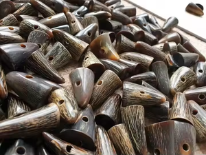 Bouton à bascule en corne 100% fait main, écologique, design moderne et haut de gamme, accessoires vestimentaires, véritable corne de bœuf, artisanat Saniya - Product Image 3