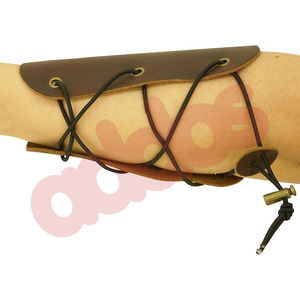 Protector de brazo de tiro con arco de cuero de gamuza marrón tradicional correa de cordón de un tamaño para práctica de objetivo de caza para adultos usando arco largo - Product Image 5