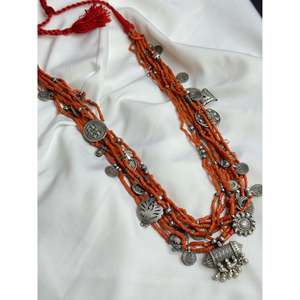 Collier superposé en argent Anokhi Fashion avec breloques en corail et en argent - Product Image 2