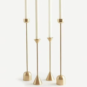 Candelabro de Metal Dorado con Diseño Tradicional para Ceremonias Religiosas, Eventos Culturales, Festivales, Hogares y Templos - Product Image 1