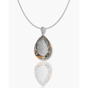 Pendentif religieux artisanal en argent sterling plaqué rhodium avec accents de diamants et de perles - Product Image 4
