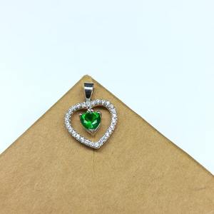 Colgante de Halo de corazón de Zirconia cúbica verde de alta calidad, colgante de plata de ley 925, diseño de corazón elegante, regalo de joyería para mujer - Product Image 1