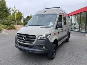 Fourgonnette 2024-2025, moteur atmosphérique 4.5L, boîte automatique, transmission intégrale, conduite à gauche, sièges en cuir, pneus R17 - Product Image 4