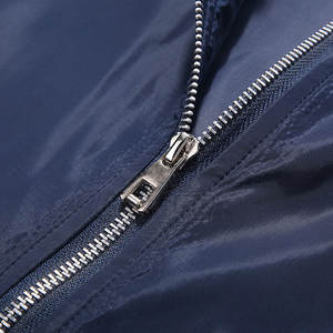 OEM personalizado de alta calidad de satén chaquetas de bombardero para los hombres de invierno cálido y ligero con capucha al por mayor - Product Image 5