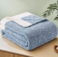 Nouvelle Couverture Tricotée Classique Douce et Confortable pour la Relaxation, 100% Polyester, Utilisation Toutes Saisons