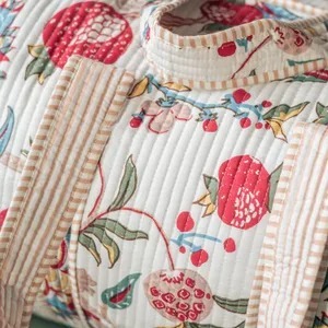 Bolsa de Viaje Casual de Lujo de Algodón Ecológico con Estampado de Bloques, Diseño Acolchado Estilo Boho, Cierre de Cremallera, para Uso en Gimnasio o Pernoctaciones - Product Image 2