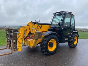 Chariot télescopique tout-terrain jaune, moteur diesel, 4 roues motrices, commande assise, capacité de 3,5 tonnes, pour travaux agricoles et de construction - Product Image 4