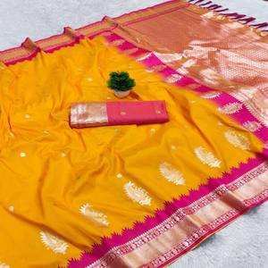 VASTRA COTTAGE Sari de Seda Banarasi Suave con Tejido Zari, Pequeños Motivos, Borde de Pallu con Rico Contraste, Diseño Tradicional - Product Image 5