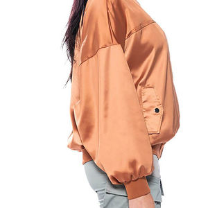 Chaqueta de satén de sublimación de moda para ropa de calle para damas Deportes de equipo personalizados y nombre del club Chaquetas de satén para mujeres - Product Image 2