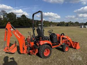 Vente à prix réduit de mini-tracteur Kubota BX23S 4WD diesel avec chargeur et pelle rétrocaveuse standard Garton - Product Image 6