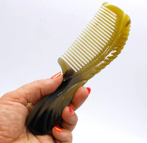 ไม้และฮอร์นหวีฟันกว้างการออกแบบตามหลักสรีรศาสตร์เพื่อการจับที่ง่ายและการพันกันอย่างอ่อนโยนมีจำหน่ายในราคาขายส่ง - Product Image 5