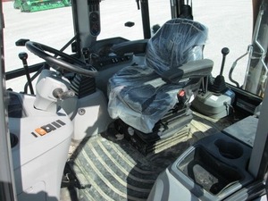 NOUVEAU 2024 CASE 575N EP Rétrocaveuse | Moteur 75 HP | Profondeur de creusement de 18.3 pieds (Extendahoe) | Navette électrique 4WD - Product Image 4