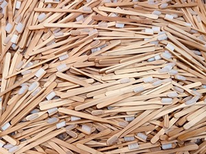 Cepillo de dientes de bambú de ALTA CALIDAD para la limpieza bucal diaria, paquete de viaje, ecológico, uso diario, Vietnam - Product Image 5