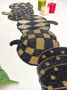 Mantel individual y almohadillas para mesa con cuentas, decoración elegante para el hogar y protector funcional para mesas de comedor - Product Image 5