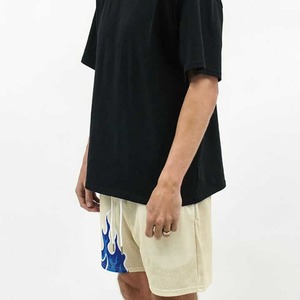 Vente en gros de vêtements décontractés pour hommes sur mesure Nouveau short en maille respirante à la mode avec motif solide et poches avec logo Teint uni - Product Image 5