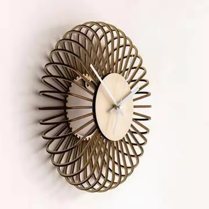 Azora Industries Horloge murale de luxe à quartz Dernière conception Art déco Motif géométrique en métal enduit de poudre pour la décoration intérieure - Product Image 1