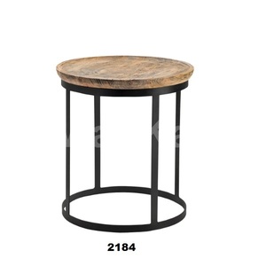 Table basse peinte à la main latérale ronde en métal noir et en bois pour la maison - Product Image 1