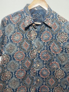 เสื้อเชิ้ตผ้าฝ้ายพิมพ์ลายบล็อกสำหรับผู้ชายสไตล์ทันสมัย |   คอลเลคชั่นเสื้อเชิ้ตแขนยาวลายดอกไม้ผ้าฝ้าย 100% - Product Image 3