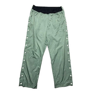 Pantalon de survêtement léger à boutons personnalisé de couleur verte pantalon coupe-vent décontracté à rayures en nylon pour hommes vente en gros - Product Image 1