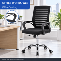 Chaise de bureau moderne noire en maille avec accoudoirs en boucle, base chromée et roulettes pour bureaux informatiques, bureaux à domicile et salles de réunion