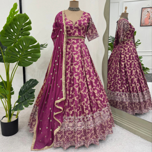 ชุดแต่งงานที่สวยงาม lehenga choli กับด้ายและลำดับการทำงาน - Product Image 1