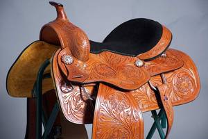 Sillas de caballo de cuero genuino de calidad superior Juego de tachuelas de caballo a juego de barril de carreras occidentales e inglesas - Product Image 3
