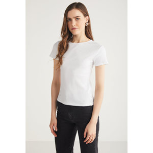 ETHIQUET Maude Body de manga corta con cuello redondo y ajuste regular con aspecto acanalado para mujer - Product Image 4
