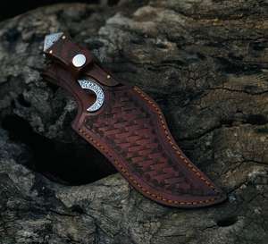 Cuchillo de Caza Damasco Hecho a Mano con Tamaño Personalizado, Cuchillo de Caza de Hoja Fija para Exteriores con Funda de Cuero y Mango de Madera - Product Image 6