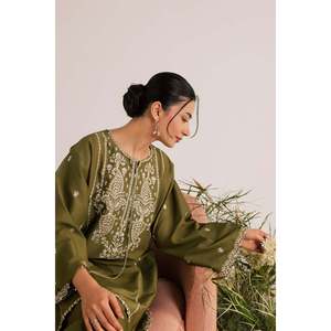 Ensemble chemise et pantalon en tissu batik brodé deux pièces BIC-264 avec décoration brodée - Product Image 4