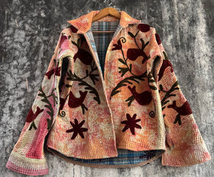 Veste chemise vintage Kantha Suzani pour femme – Vêtement d'extérieur bohème en coton matelassé réversible, fait main et unique - Product Image 4