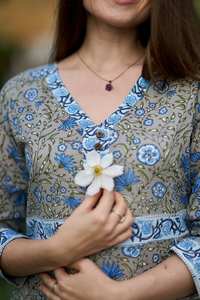 Robe Islanna Imprimée à la Main, Bohème, Pur Coton, Décontractée, Occasionnelle, Vacances, Été, Gris Bleu, Fabrication Artisanale, Mode Éthique - Product Image 5