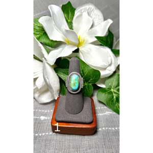 Bague en argent sterling Sam Yellowhair Sonoran Mountain avec turquoise naturelle taille coussin et sertissage clos de diamants, pour usage quotidien, finition platine - Product Image 1