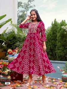 Nouvelle collection de vêtements de bureau et de fête Kurti avec Heavy Rayon Multi Gold avec Khadi Print de l'exportateur indien - Product Image 3