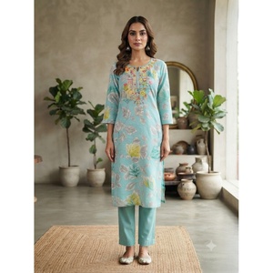 Conjunto de Kurta Elegante de Diseño para Mujer, Azul Cielo, Bordado, Tejido de Algodón, Mangas Tres Cuartos, para Uso Diario, con Pantalón - Product Image 1