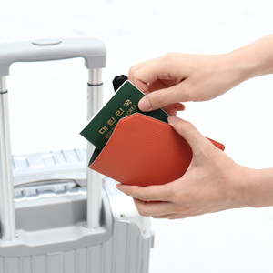 [FENICE] FUNDA PARA PASAPORTE DE IMÁN (102*144mm) Funda para pasaporte de textura suave y antideslizante con funda para pasaporte impermeable - Product Image 2